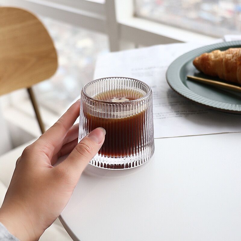 Ly thuỷ tinh uống rịu xoay cao cấp