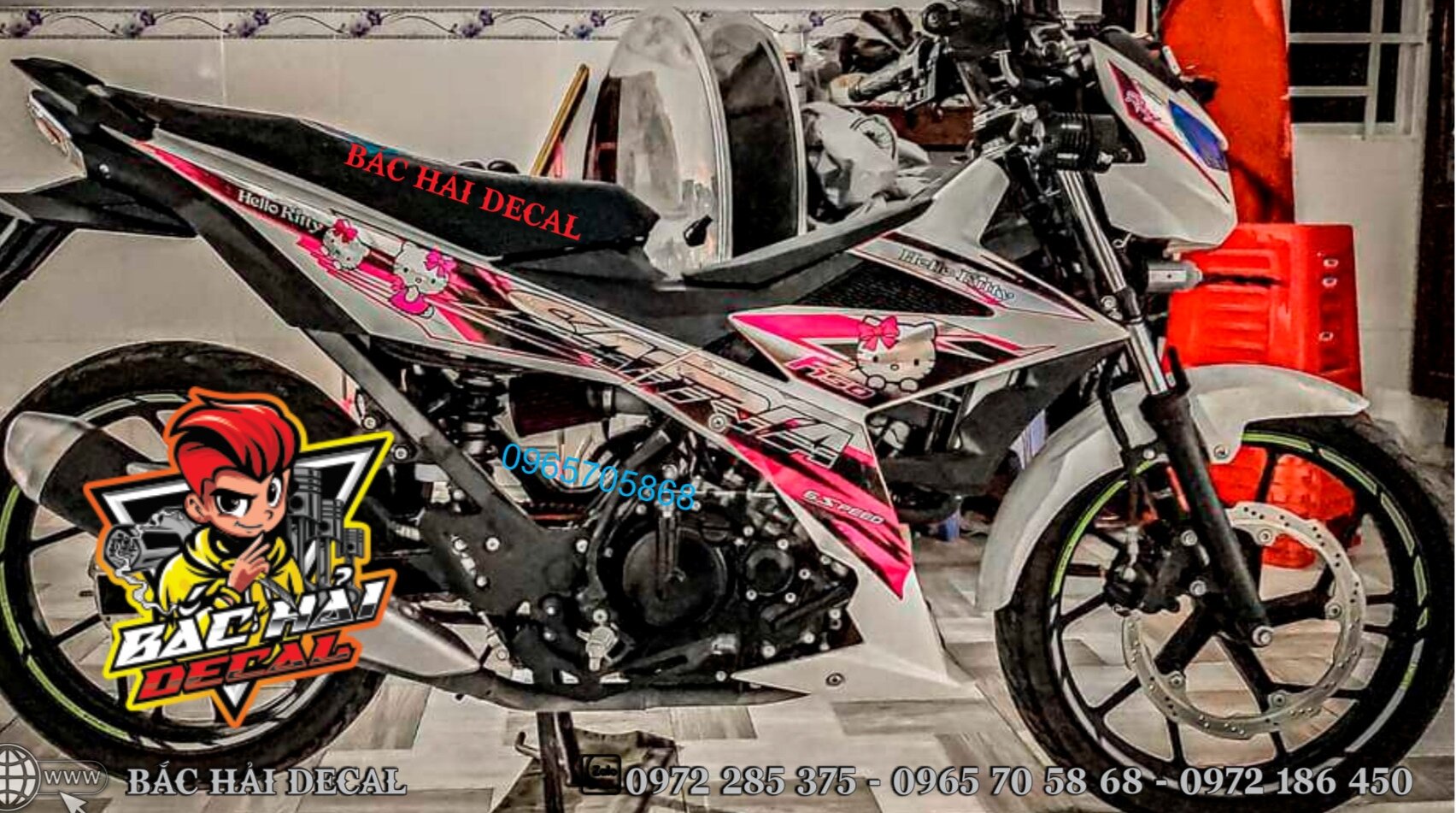 TEM RỜI XE SATRIA FI. KITTY HỒNG TRẮNG