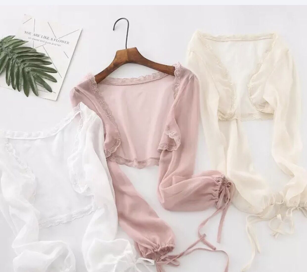 ÁO KHOÁC CROPTOP VIỀN REN DUYÊN DÁNG FROM 50KGTRỞ LẠI