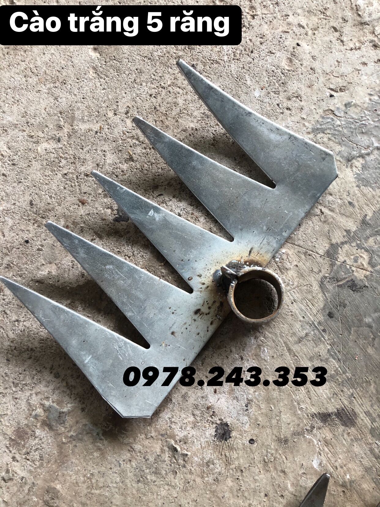 5-7-8 Toothed Hoe for Making Strong, Thick Beds of Soil