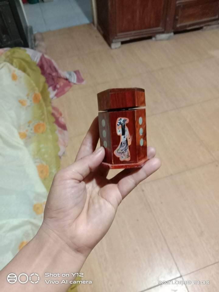 Lọ đựng tăm cô  gái Việt Nam