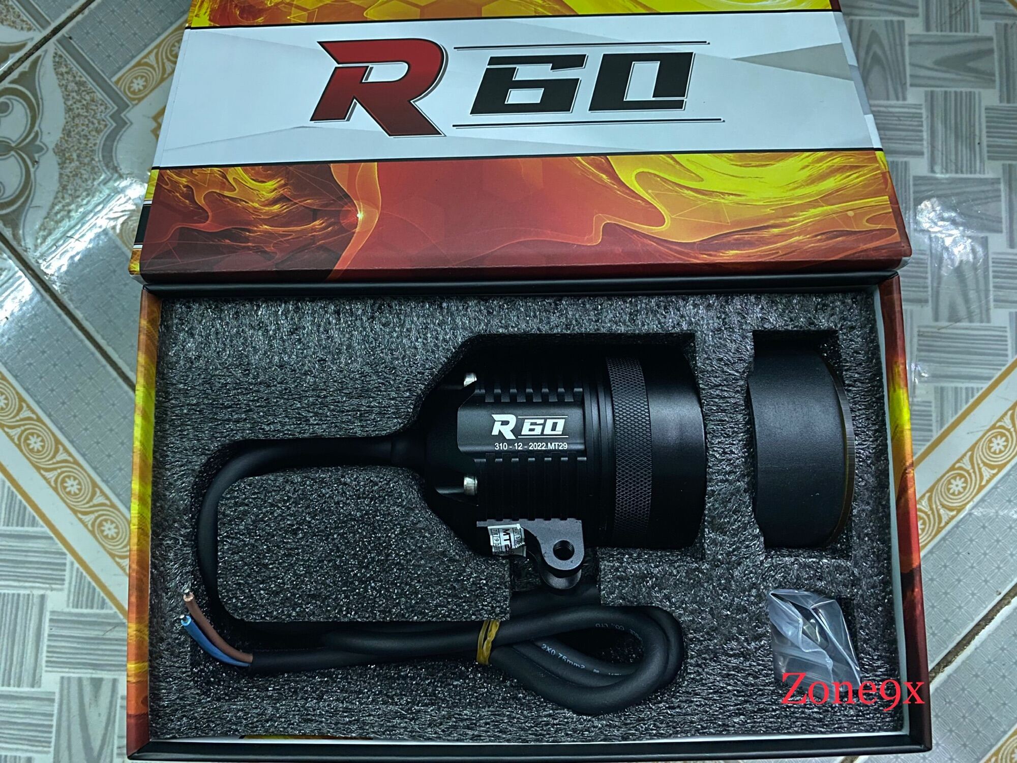 [HCM]Đèn trợ sáng R60 SFT 2023 chính hãng bảo hành 1 năm