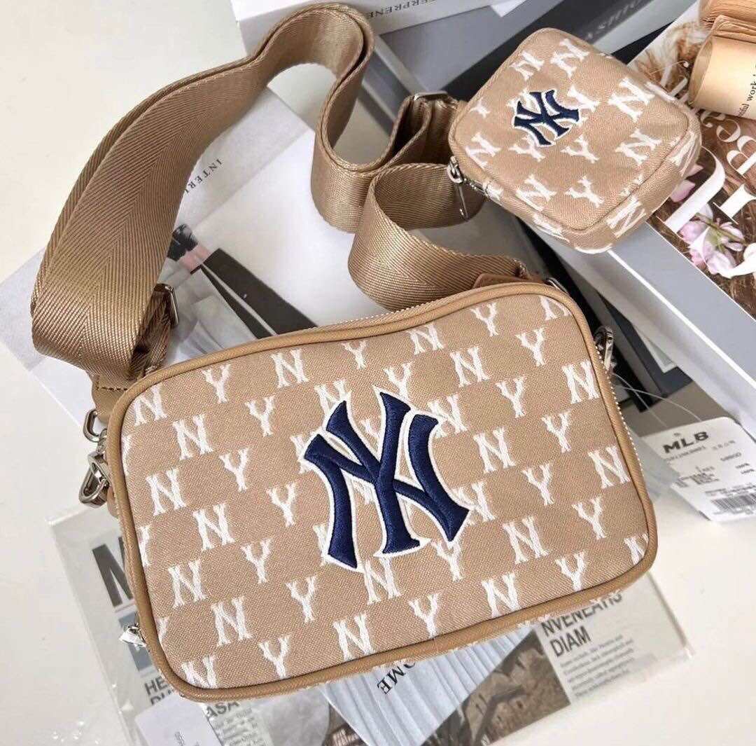 Túi đeo chéo MLB Mini Monogram New York Yankees