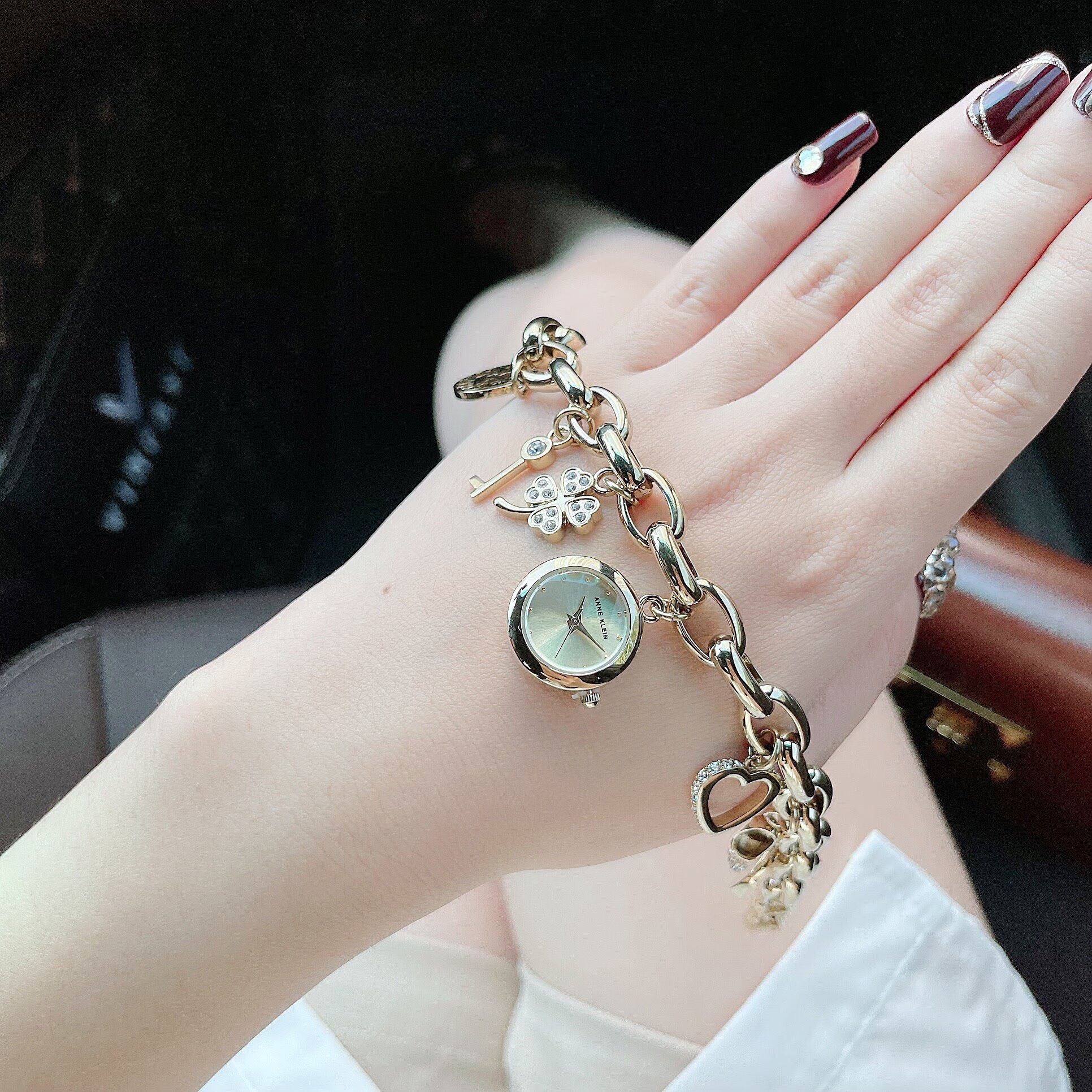 Đồng Hồ Nữ Anne Klein Dạng Lắc