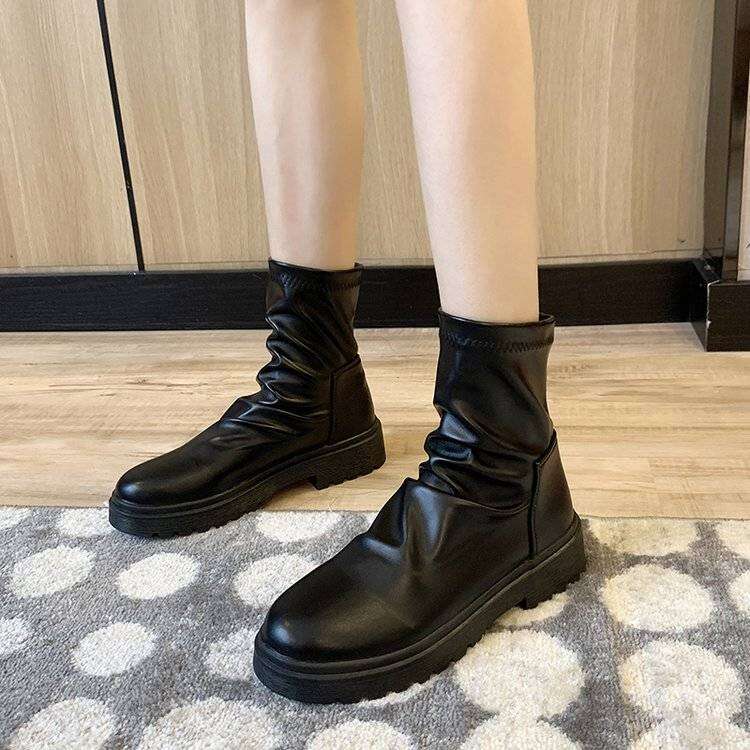 Giày bốt nữ màu đen da mềm