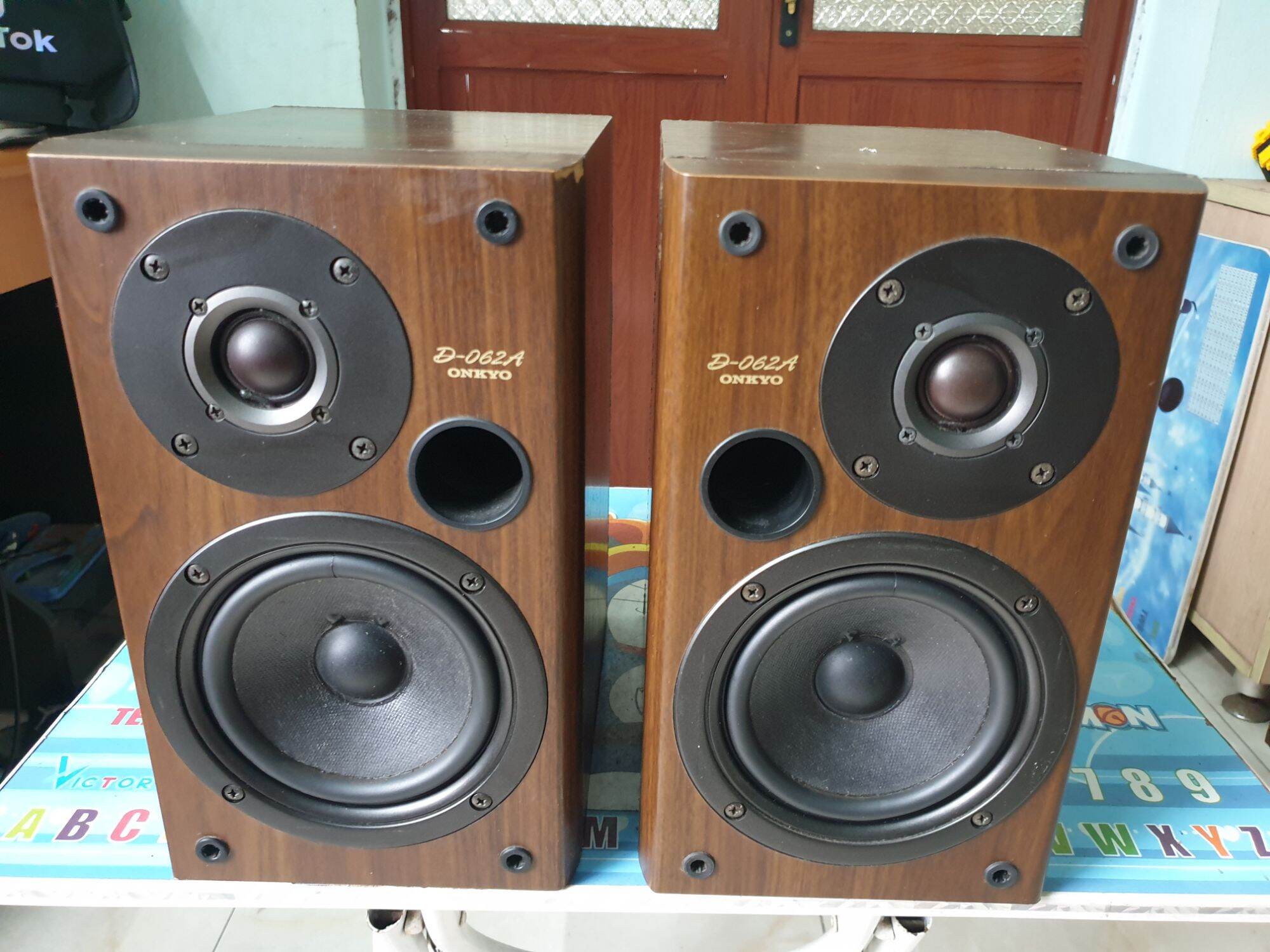 Đôi loa nhật bãi mini cao cấp onkyo D_ 062A. Loa bass 12, màng giấy,  gân cao su, trest dom lụa cao 