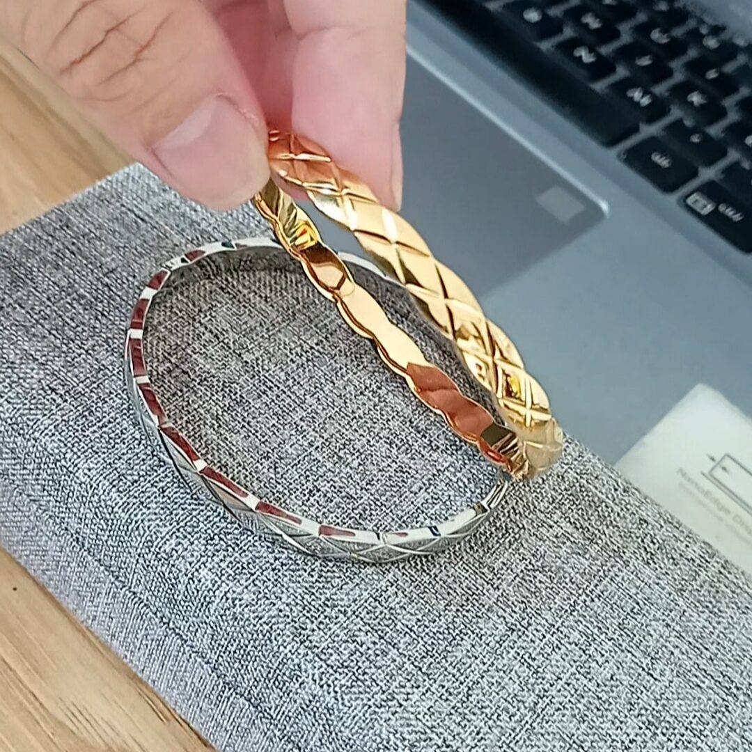 VÒNG TAY NỮ TITAN KIỂU CHẠM KHẮC ĐƠN GIẢN, CÁ TÍNH KHÔNG ĐEN KHÔNG GỈ SÉT [Trang sức MiJ]