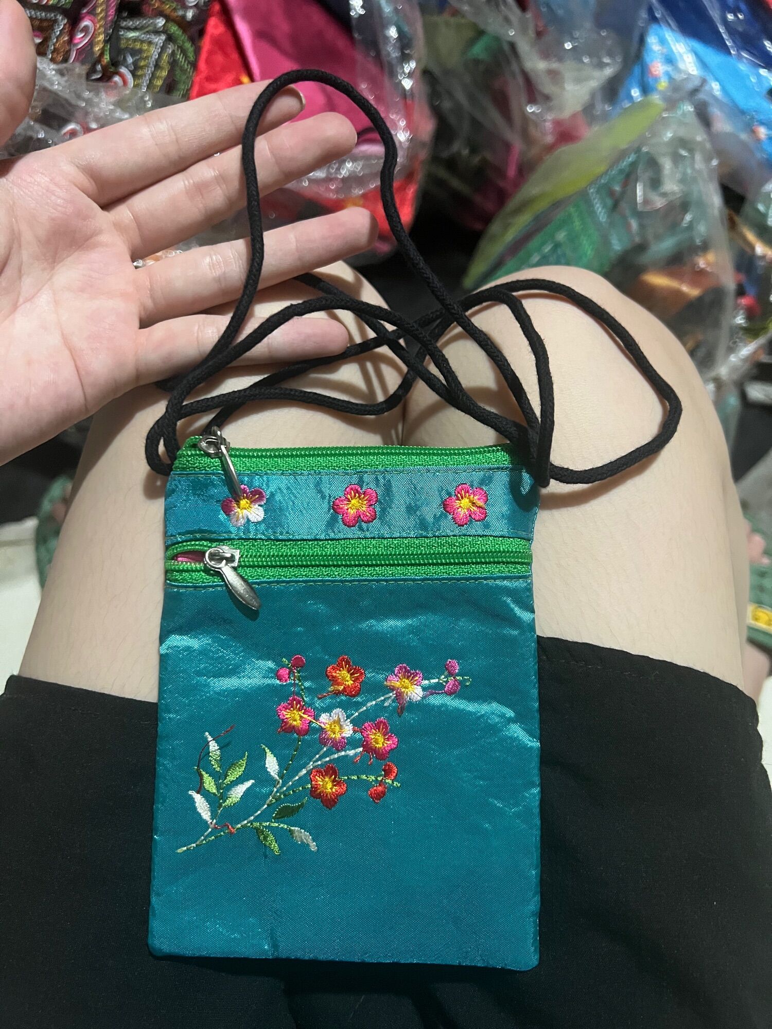 Ví đeo thổ Cẩm thêu cô gái , thêu hoa