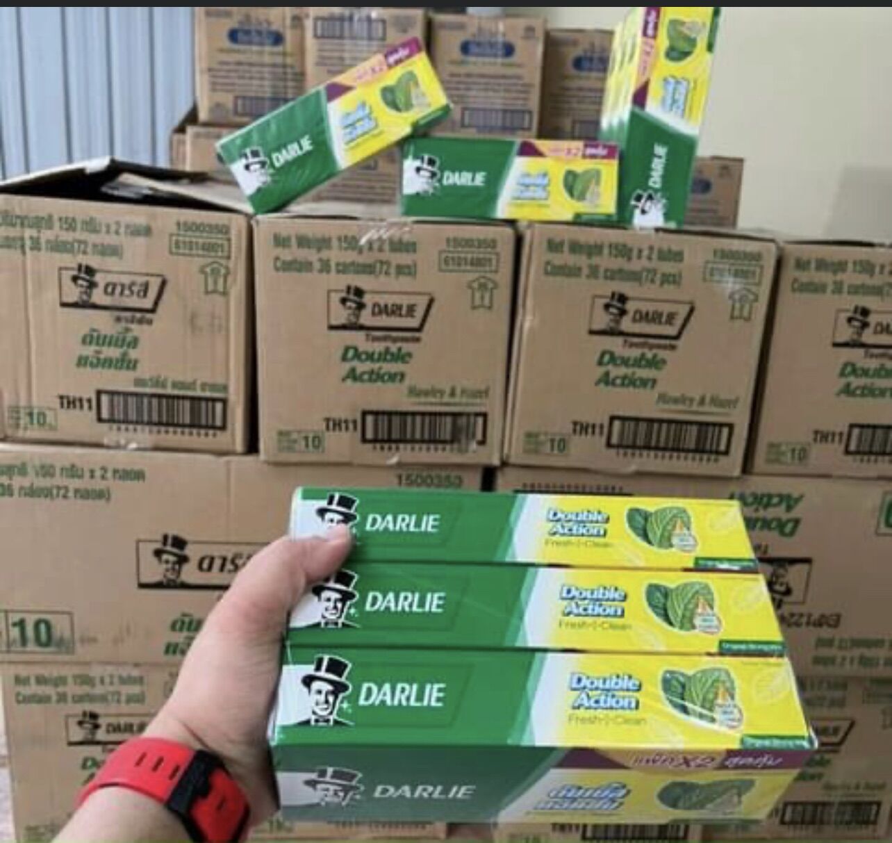 combo 2 tuýp Kem đánh răng Darlie Double Action 150gram( Ông tây đen)