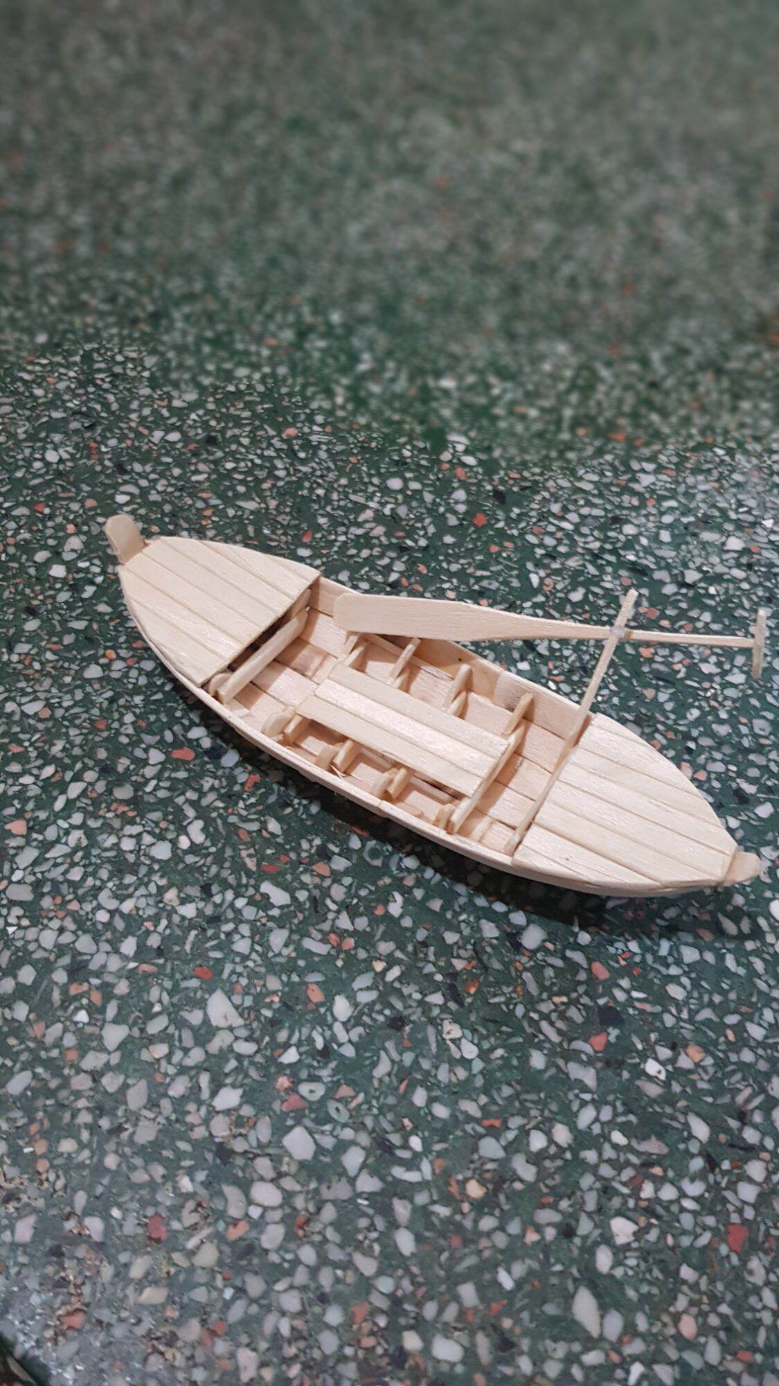 Thuyền gỗ trang trí hồ cá
