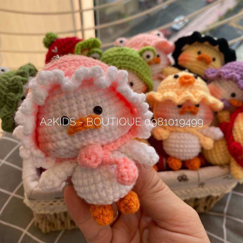 [Có sẵn] Móc khoá con vịt/ Gấu dâu bằng len thủ công handmade siêu cute