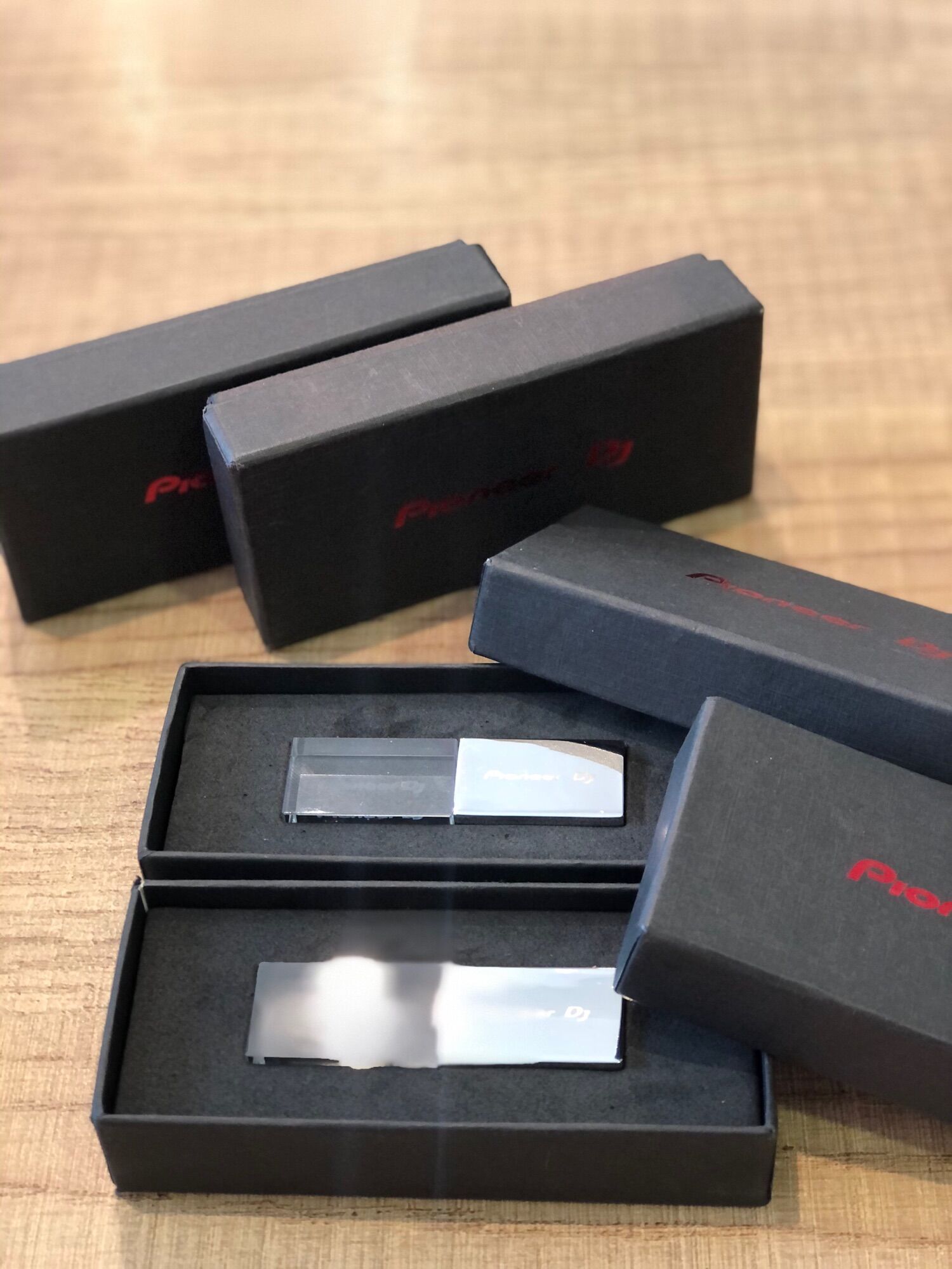 [HCM]Usb 2.0 8g Pha lê có hộp logo Pioneer Dj