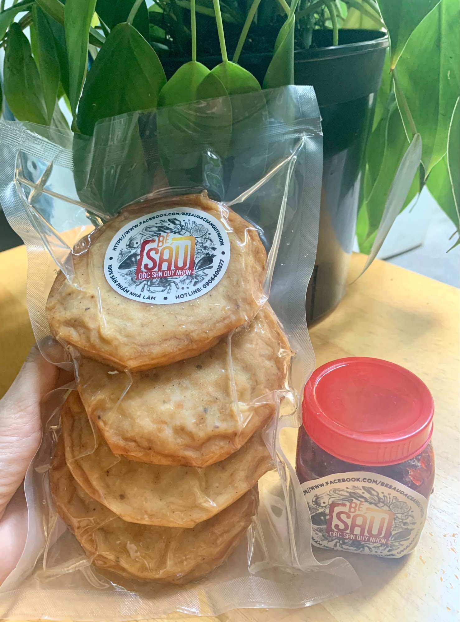 Chả cá chiên miếng lớn 500gr + tương ớt xào kiểu Quy Nhơn 250gr