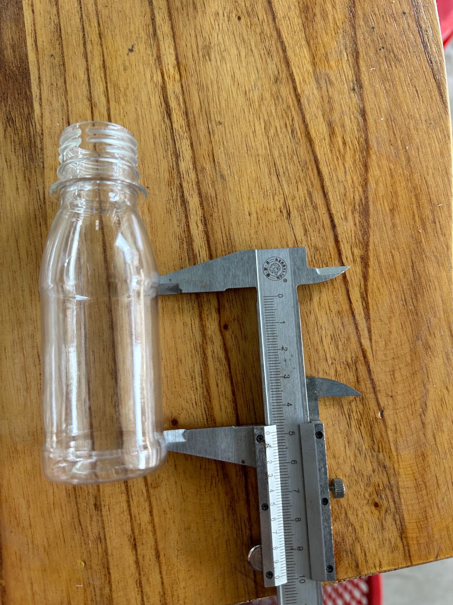 1 Chai  đựng nước sốt , nước chấm 100ml kèm nắp đen