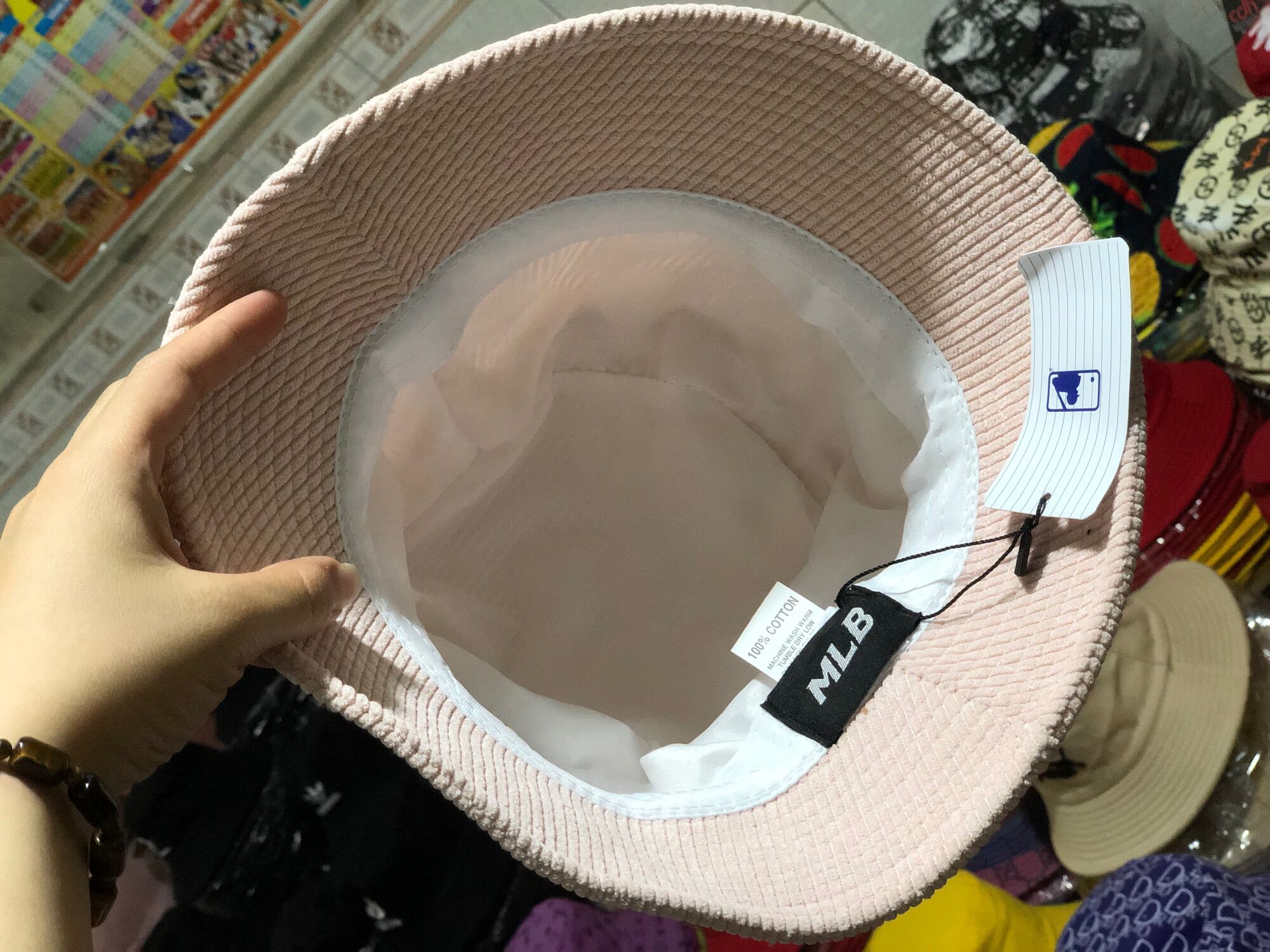 Nón bucket nhung thêu logo chữ MEMORY
