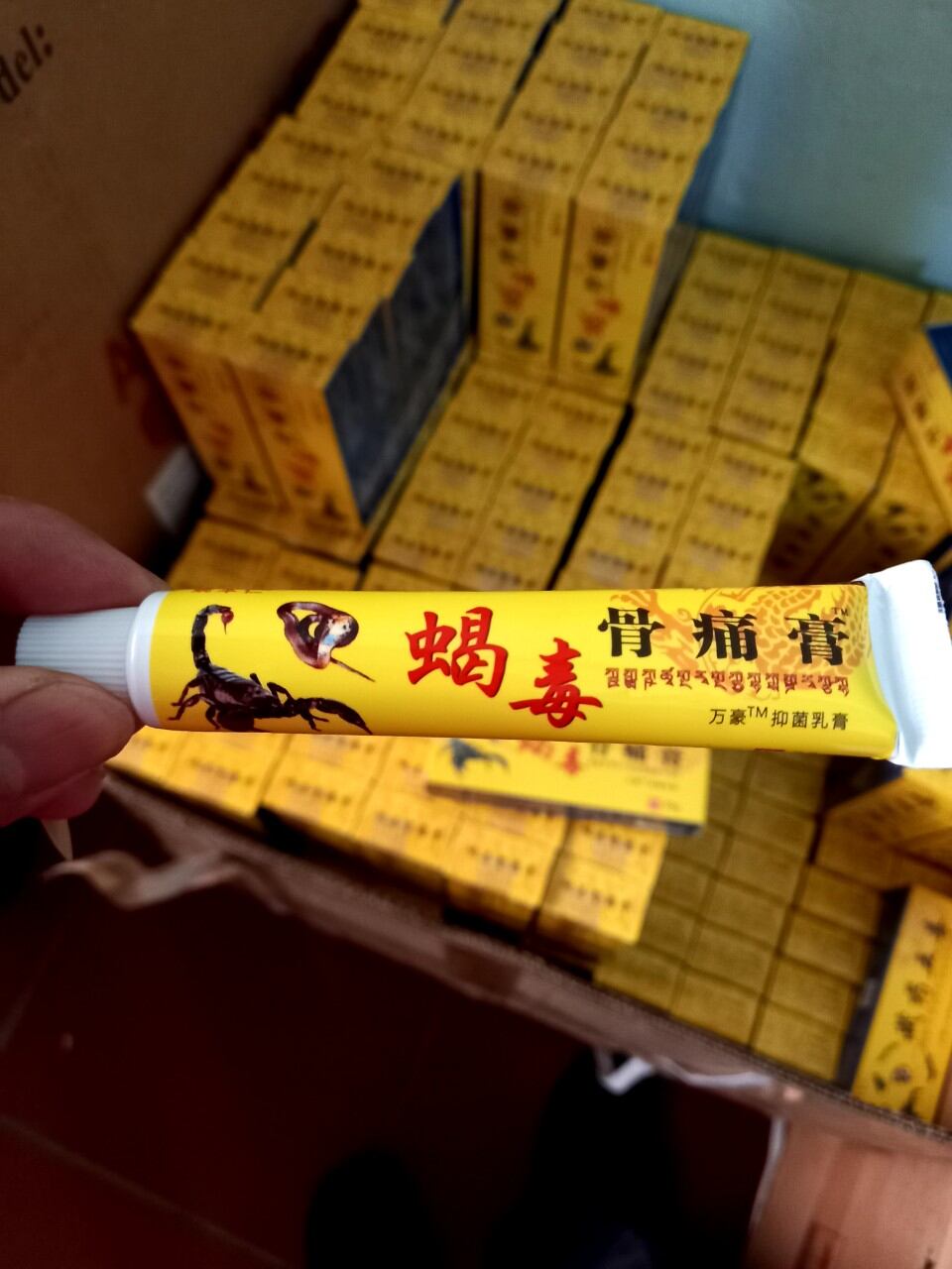 Kem xoa bóp giảm đau xương khớp