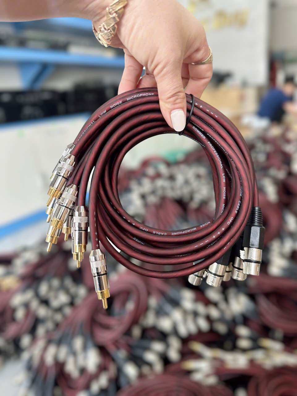 Dây canon cái ra Av