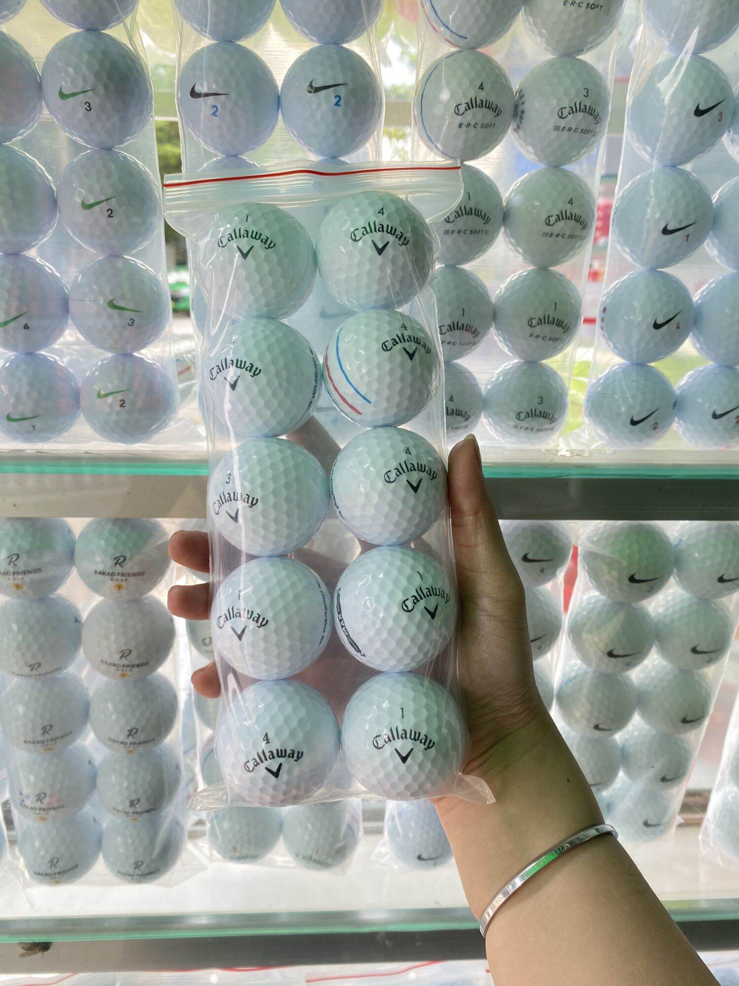 Bóng golf callaway màu trắng độ mới 98%