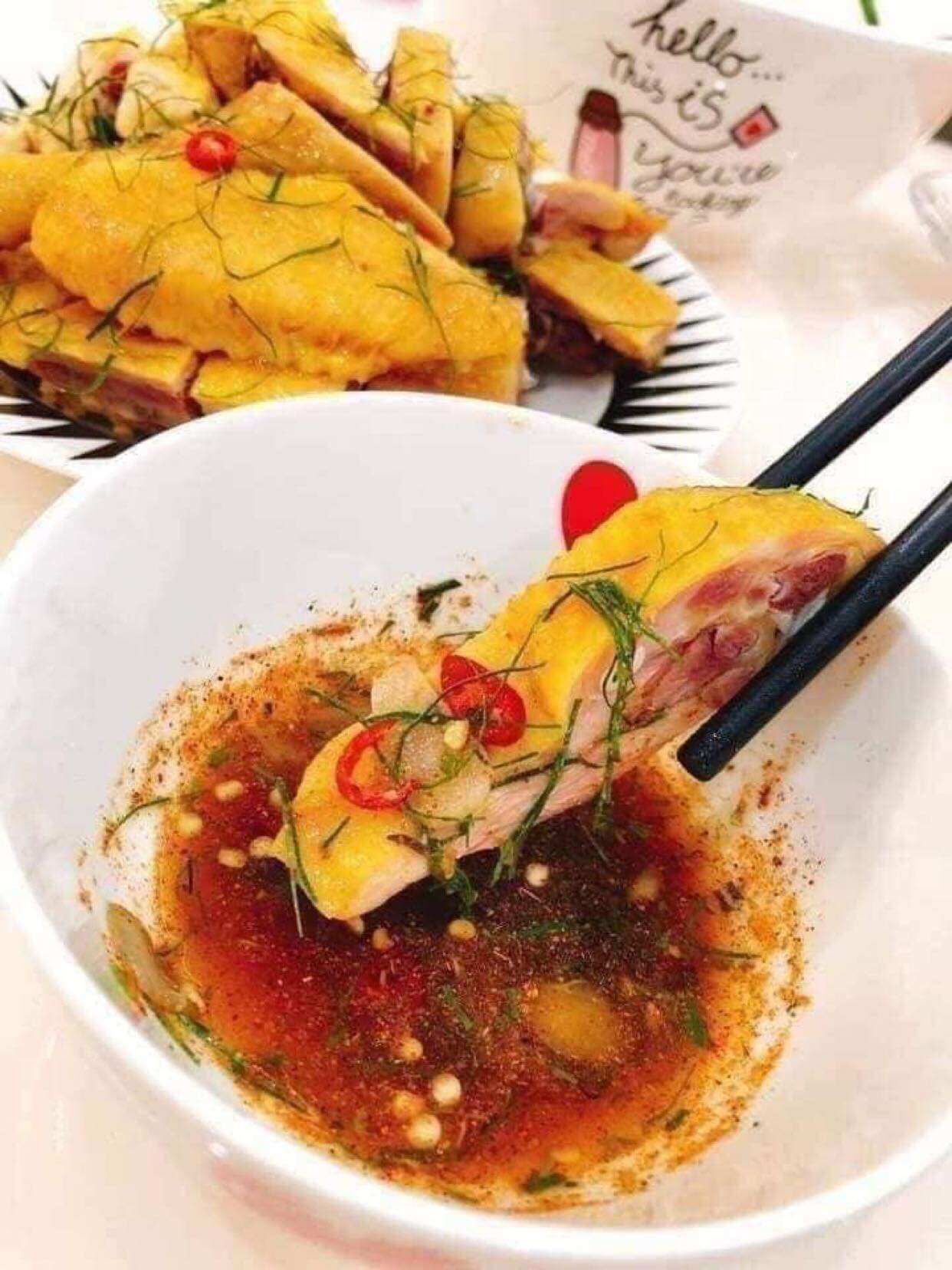 1 con Gà ủ muối hoa tiêu (2 khay) GIAO LIỀN