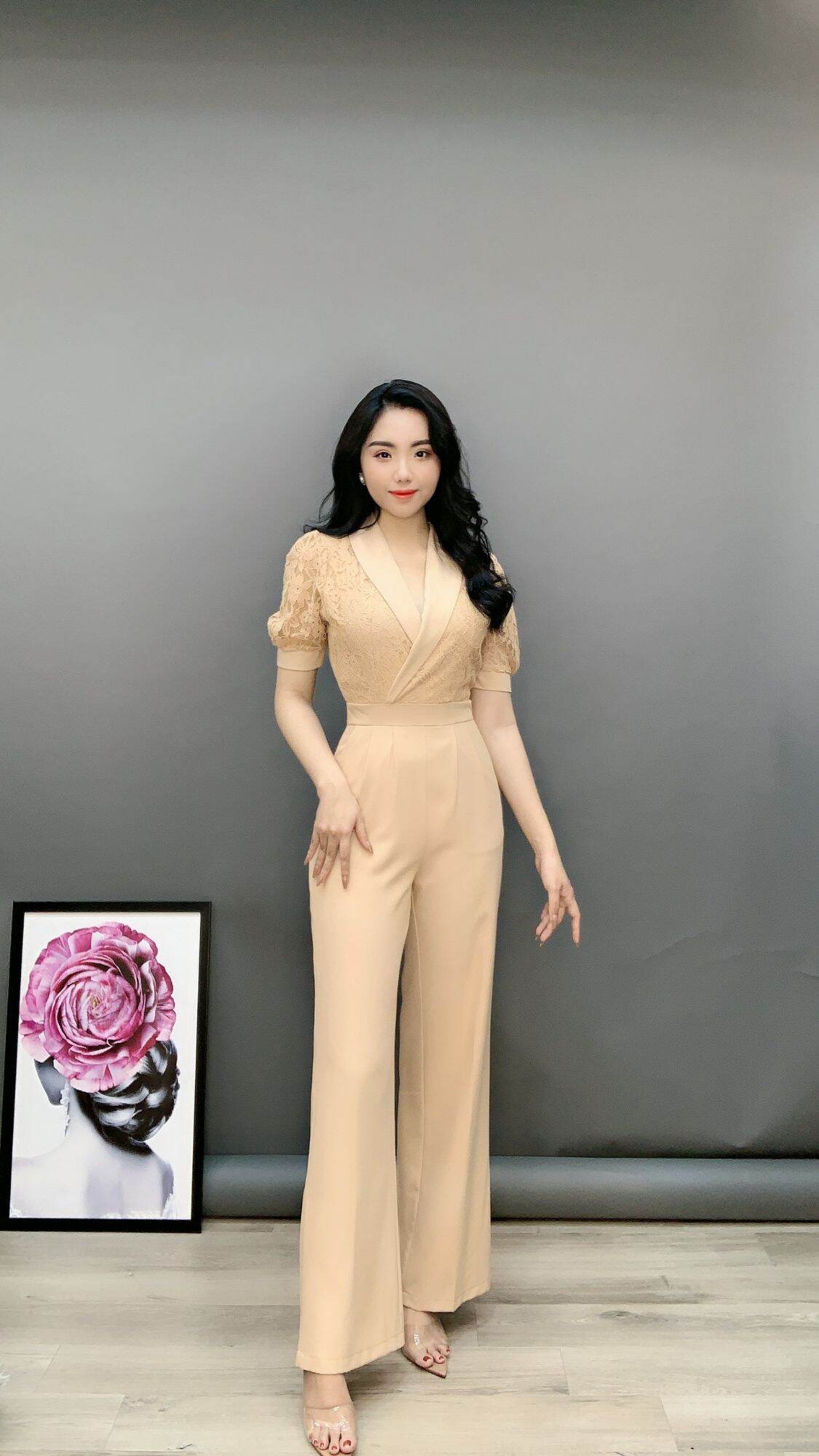 Jumpsuit dài ống rộng tay con phối ren
✔ Mã hàng : SJ838