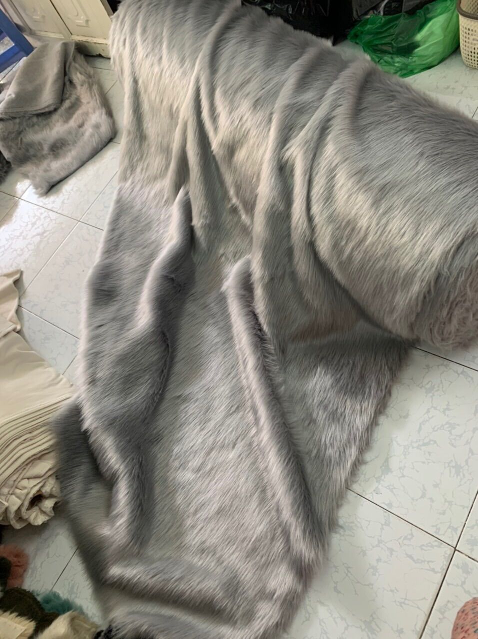 [HCM]THẢM LÔNG MÀU XÁM LÔNG DÀI  1M6X 1M
