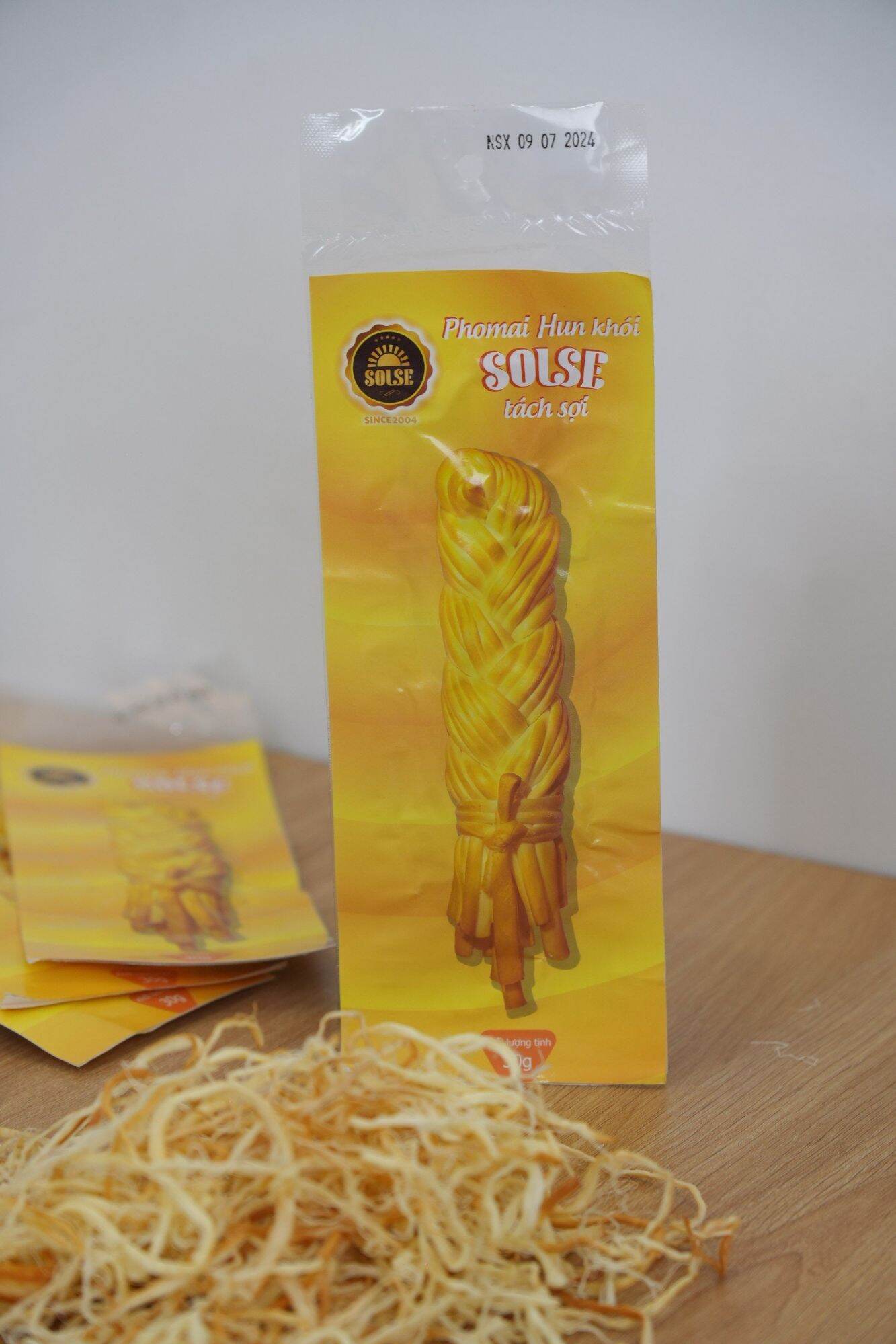 Phomai hun khói 30gr xé sợi dài từ 15cm-25cm.