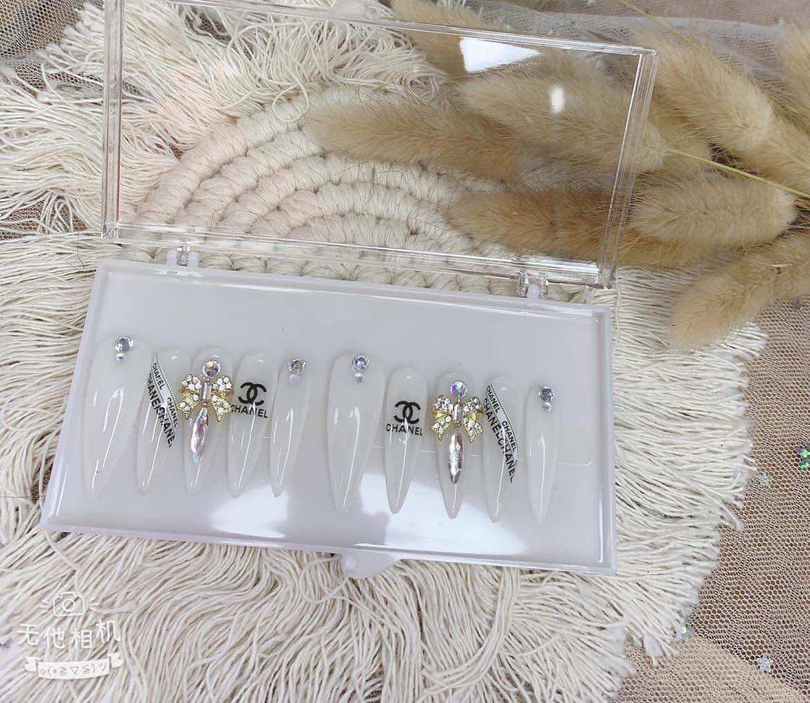 Nailbox cô dâu màu trắng đính đá- charm D815
