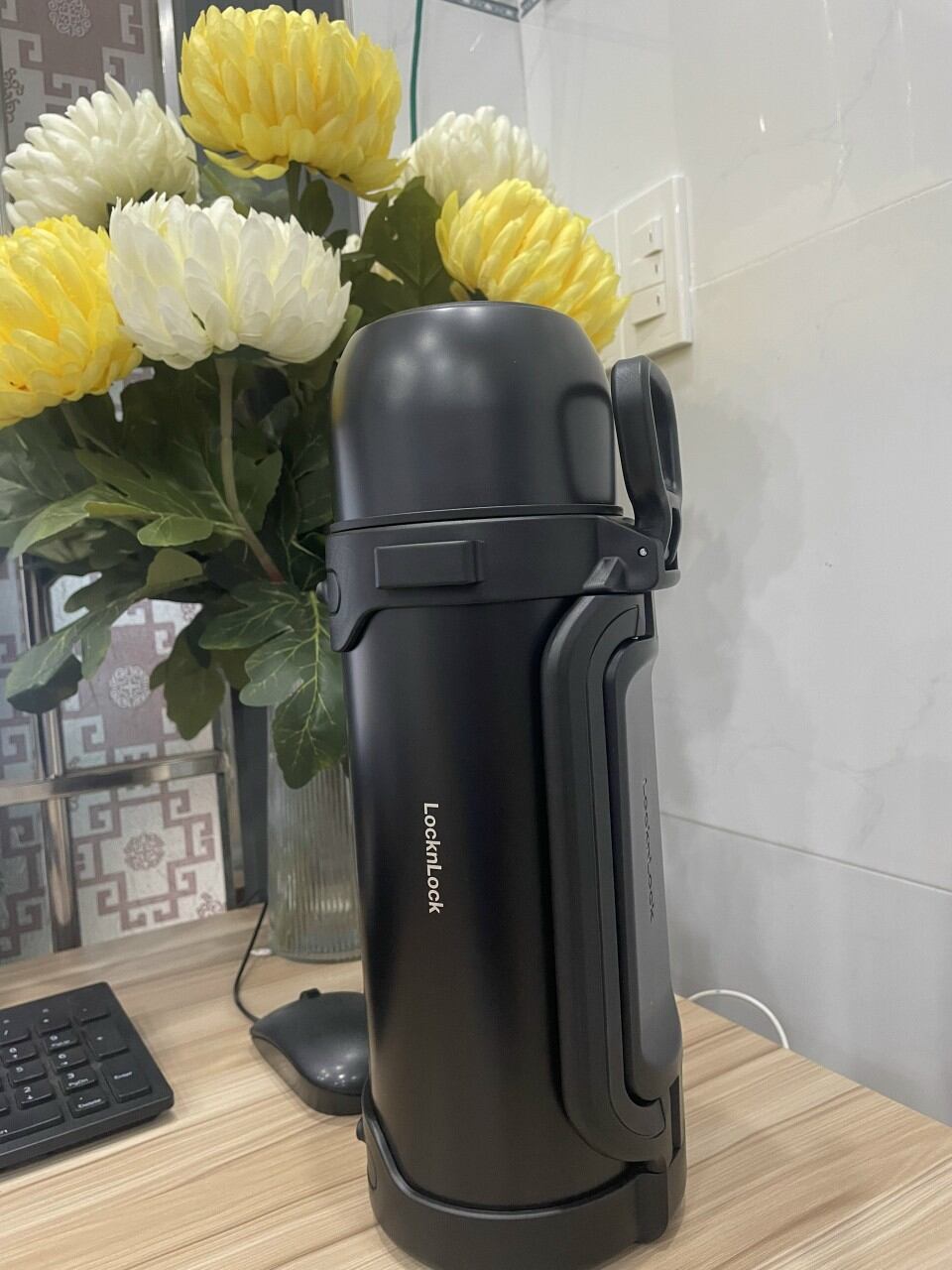 Bình giữ nhiệt LocknLock Easy Take Hot Tank - 1.8L ( Đen, Xám, Xanh)