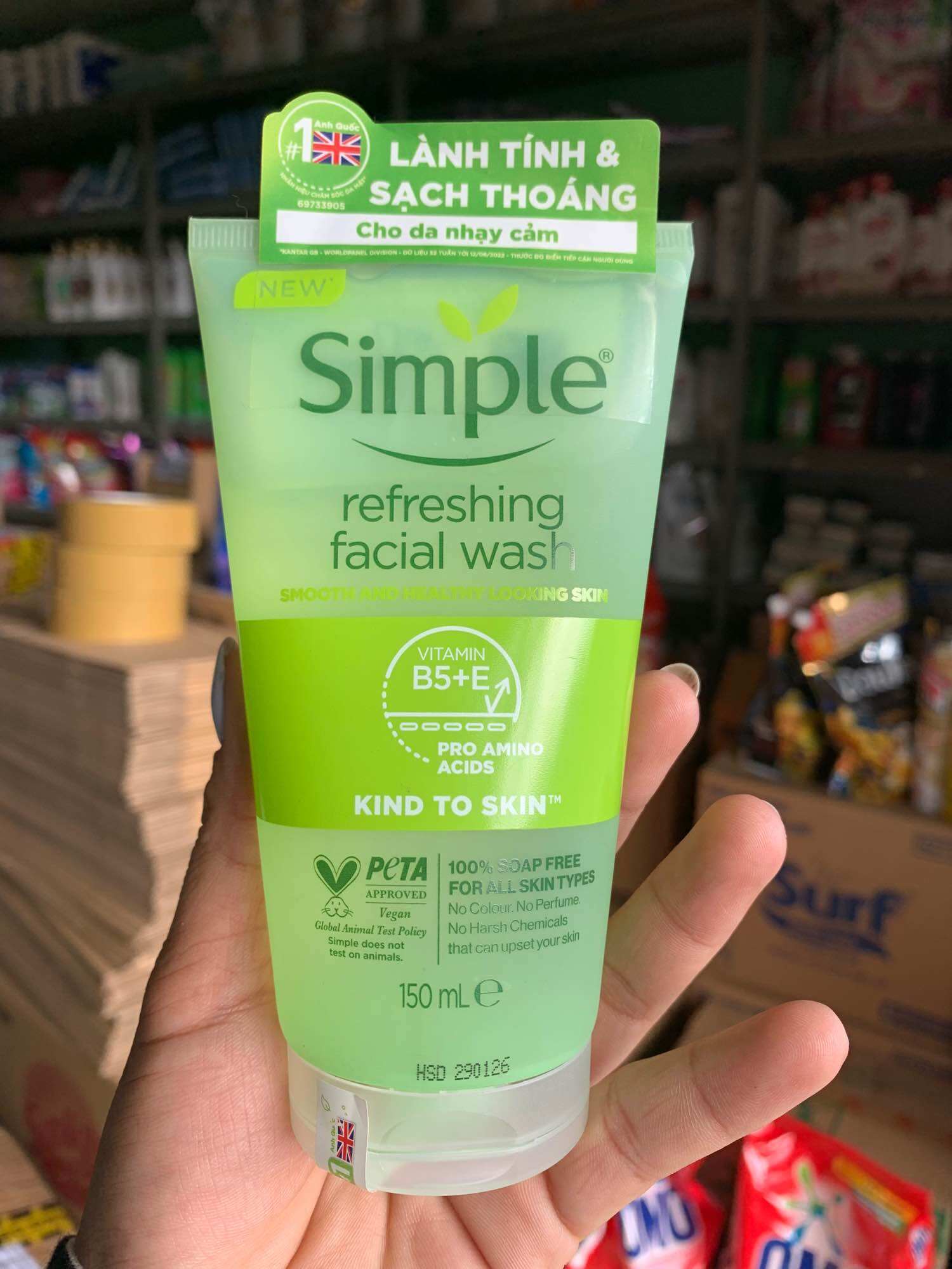 Sữa rửa mặt Simple cho da nhạy cảm chai 150ml