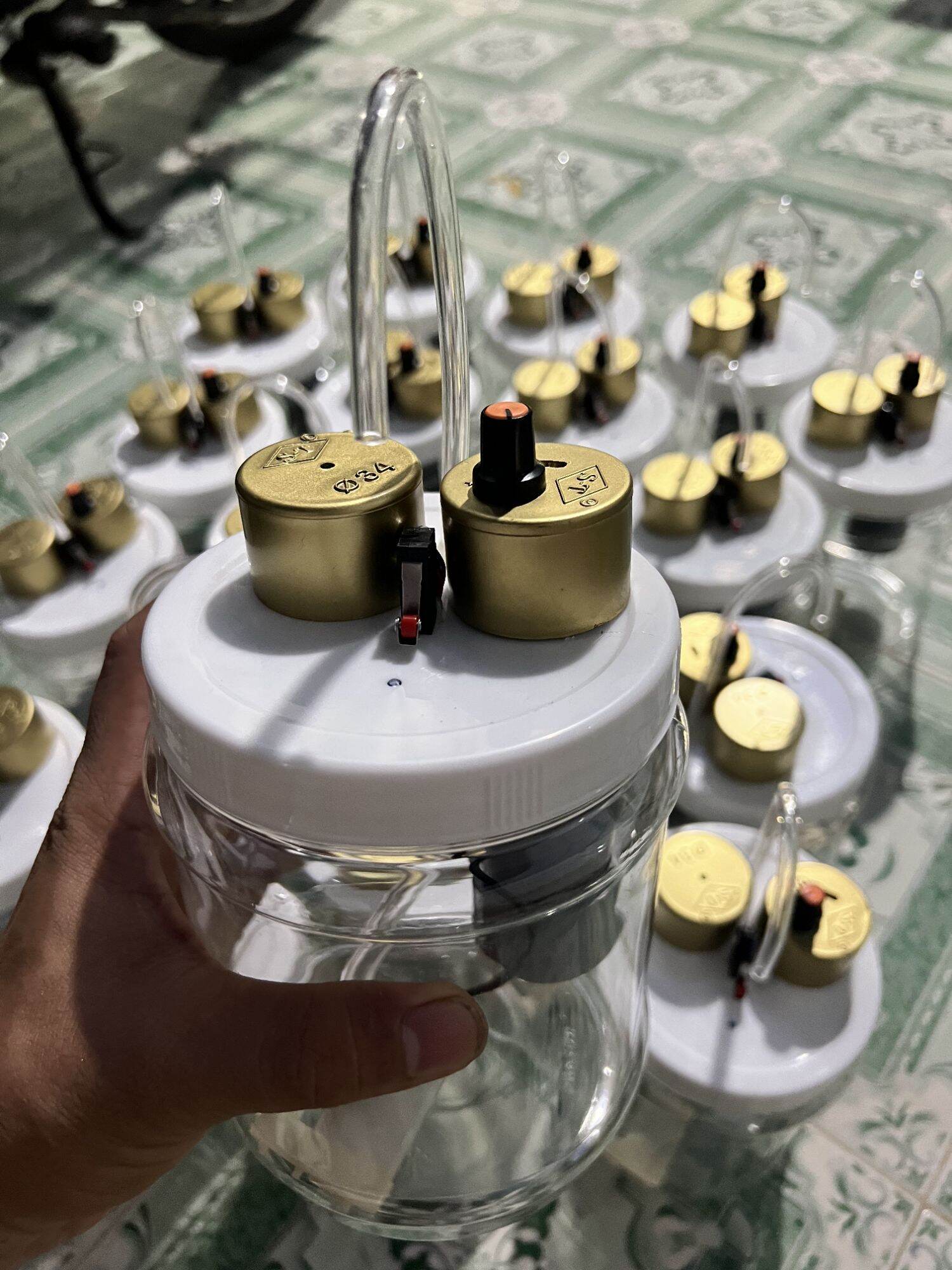 Máy rót rươu. bình rót rươu tự động MILED V09 ( SIÊU BỀN RẺ ĐẸP) TẶNG CÁP SẠC