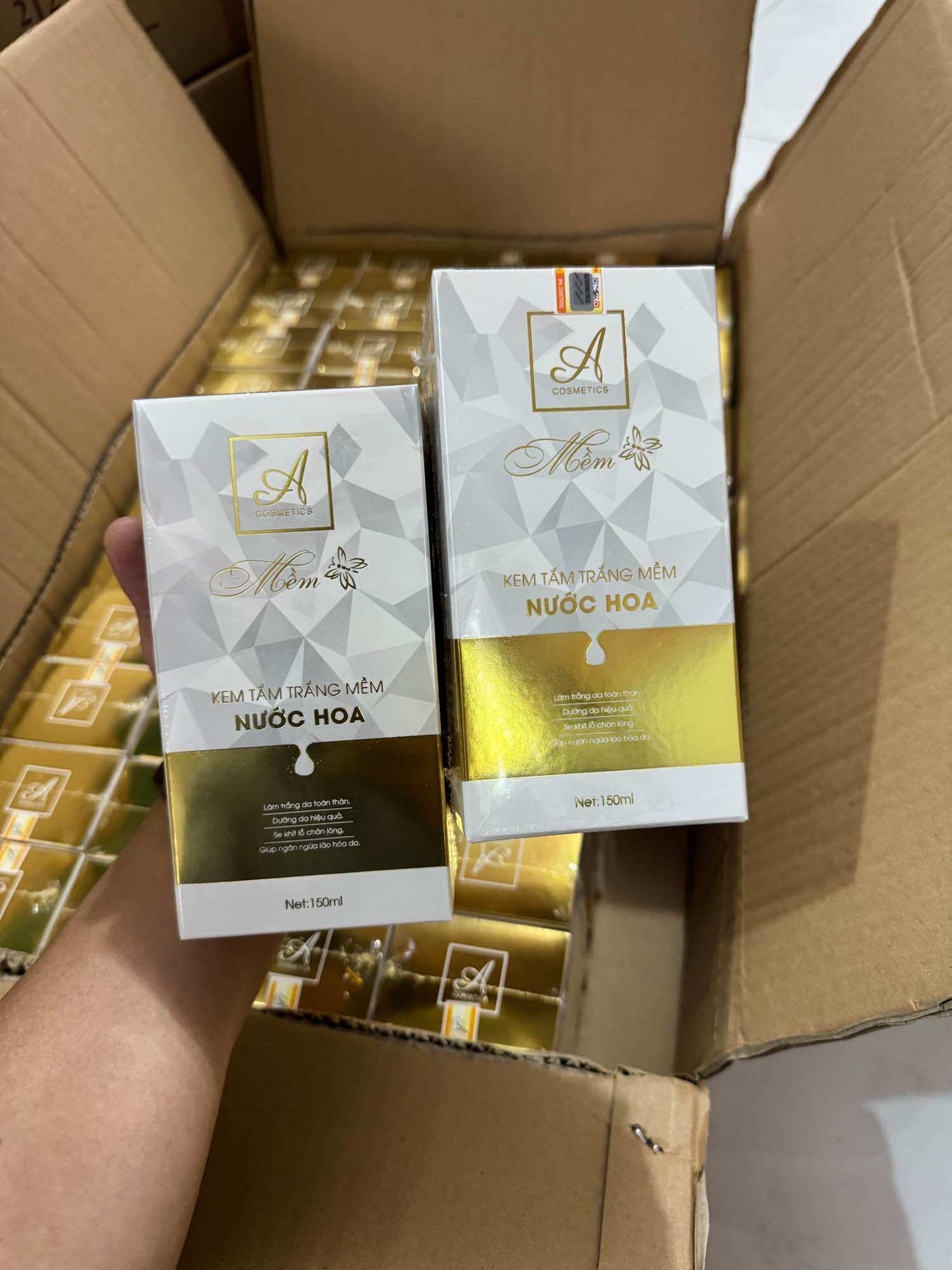 Tắm trắng mềm nước hoa acosmetics năm 2024 chính hãng