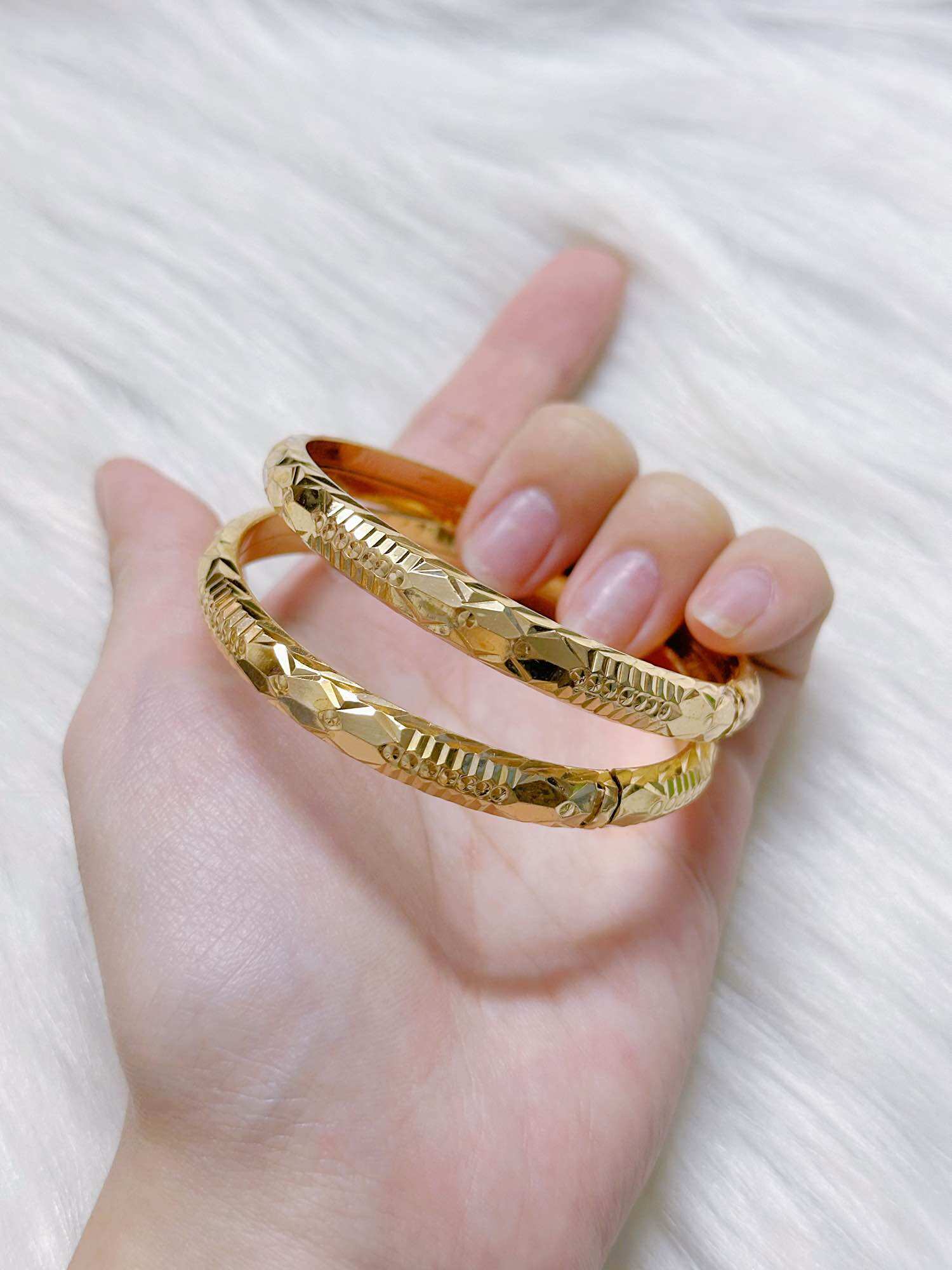 Vòng chiếc đồng 3 khía 7li khoá lưỡi gà ký hiệu Đeo Tay