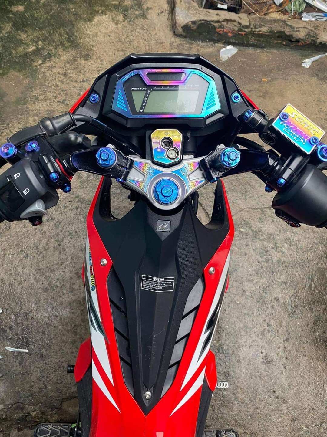 Bộ temtitan dán dàn đầu xe sonic cực đẹp
