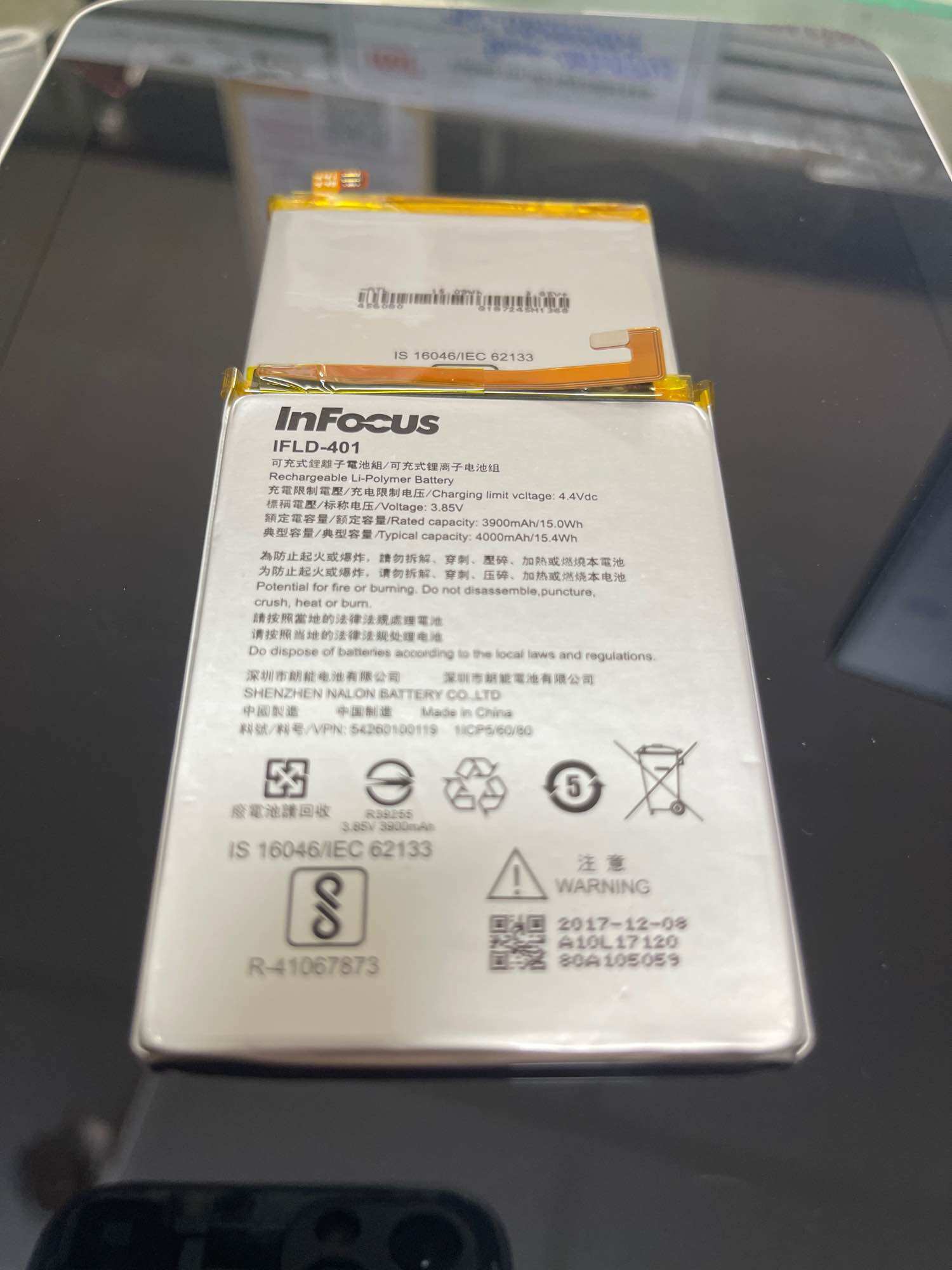 Pin sharp R1 mới