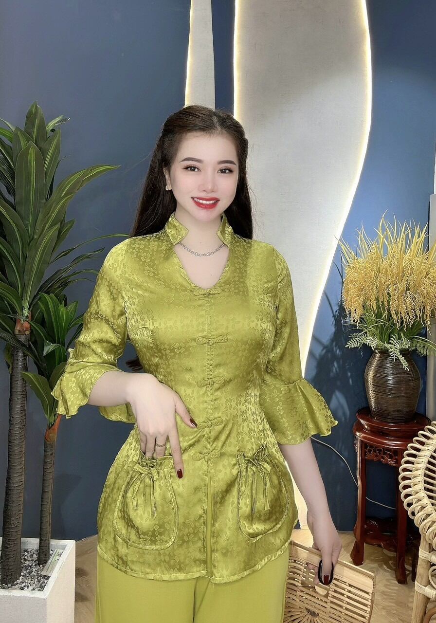 Bộ bà ba gấm cổ tim tay loe nút tàu