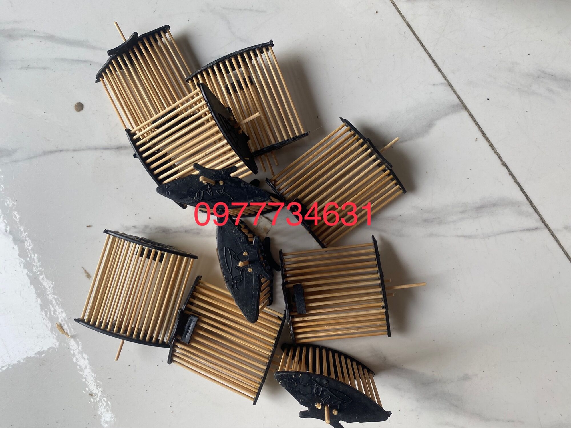 Rọ đựng dế, cào cào phụ kiện lồng chim chào mào chất liệu nhựa đen+nan tre giá rẻ