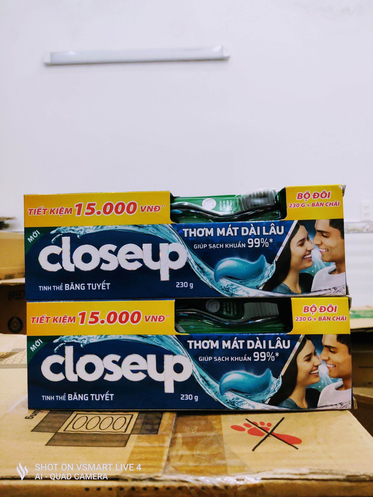 kem đánh răng closeup băng tuyết (2 cây x 230g)
