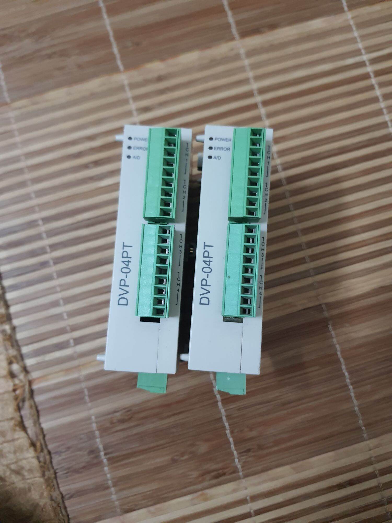 Module nhiệt độ delta dvp04pt-s