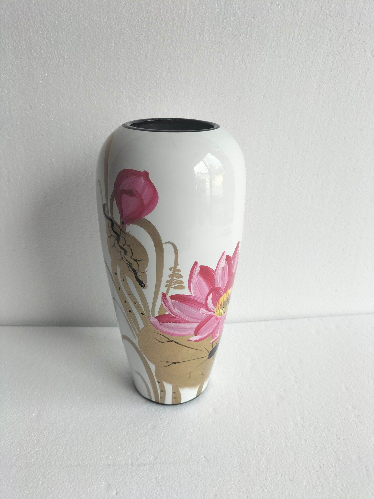lọ hoa đẹp bát tràng , lọ hoa trắng vẽ sen hồng gốm sứ sơn mài bát tràng , 27x11cm