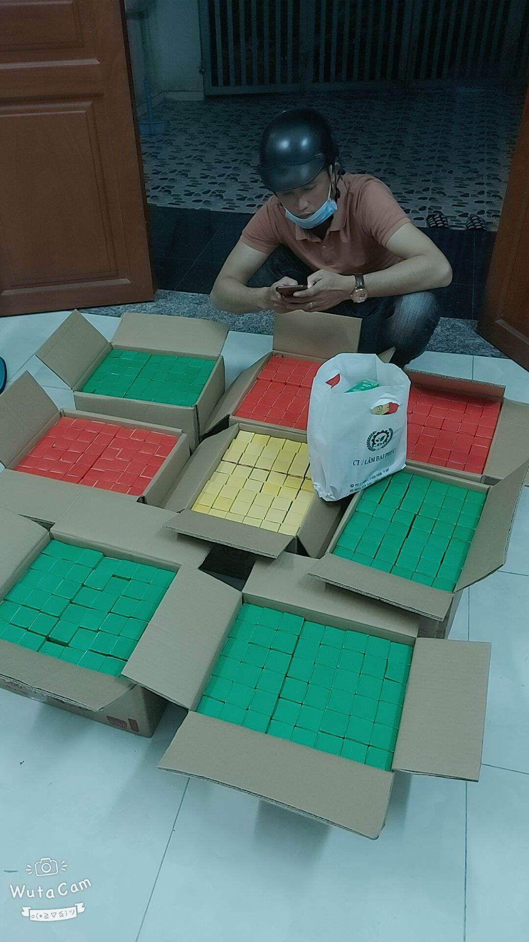 48 Chai Xả Vải Khô ( 1 Thùng ) 3 màu