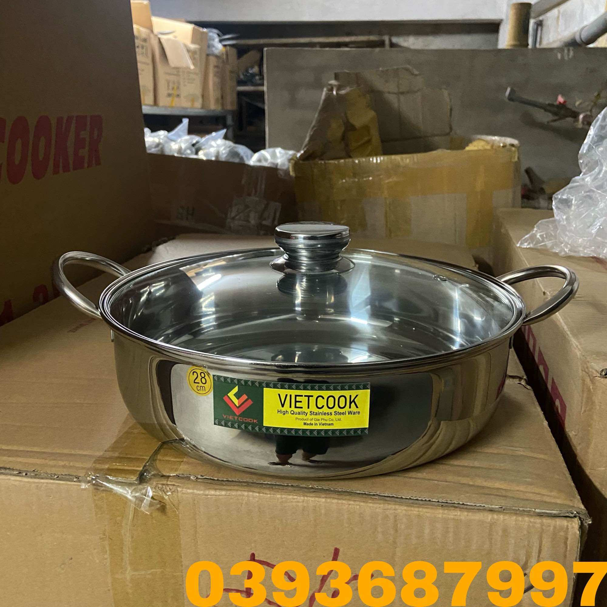 Nồi lẩu nắp kính vietcook-size 28 được làm bằng inox 430 sáng bóng-bền