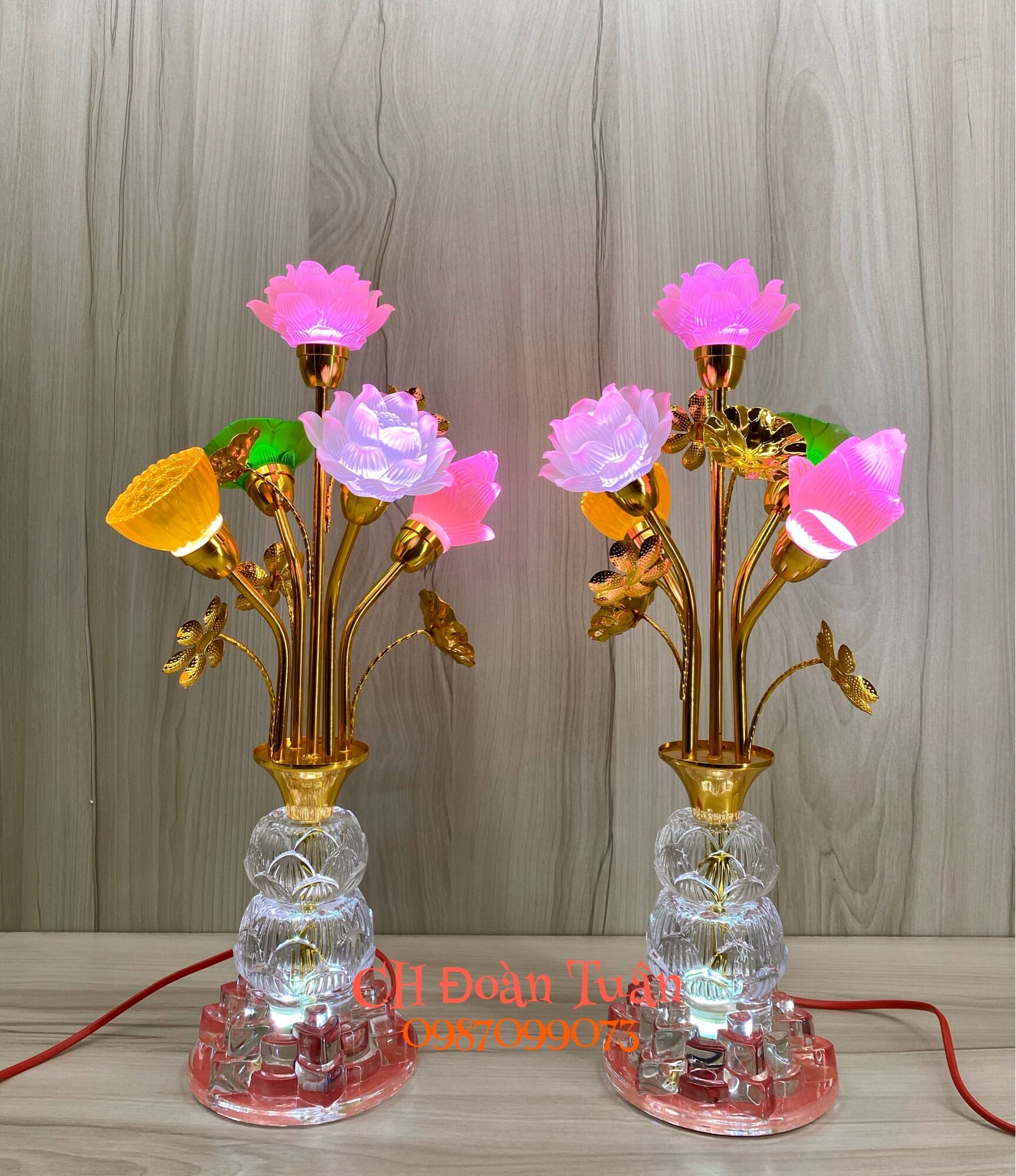 MỘT CẶP ĐÈN BÌNH BÔNG LƯU LY CAO CẤP
