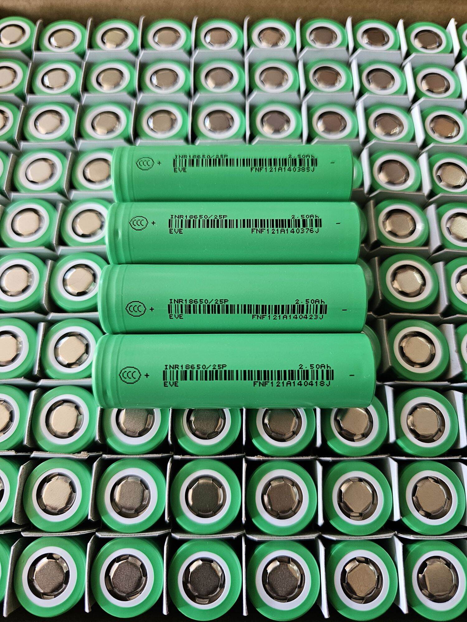  Pin EVE 25P 2500 10C mới chính hãng 