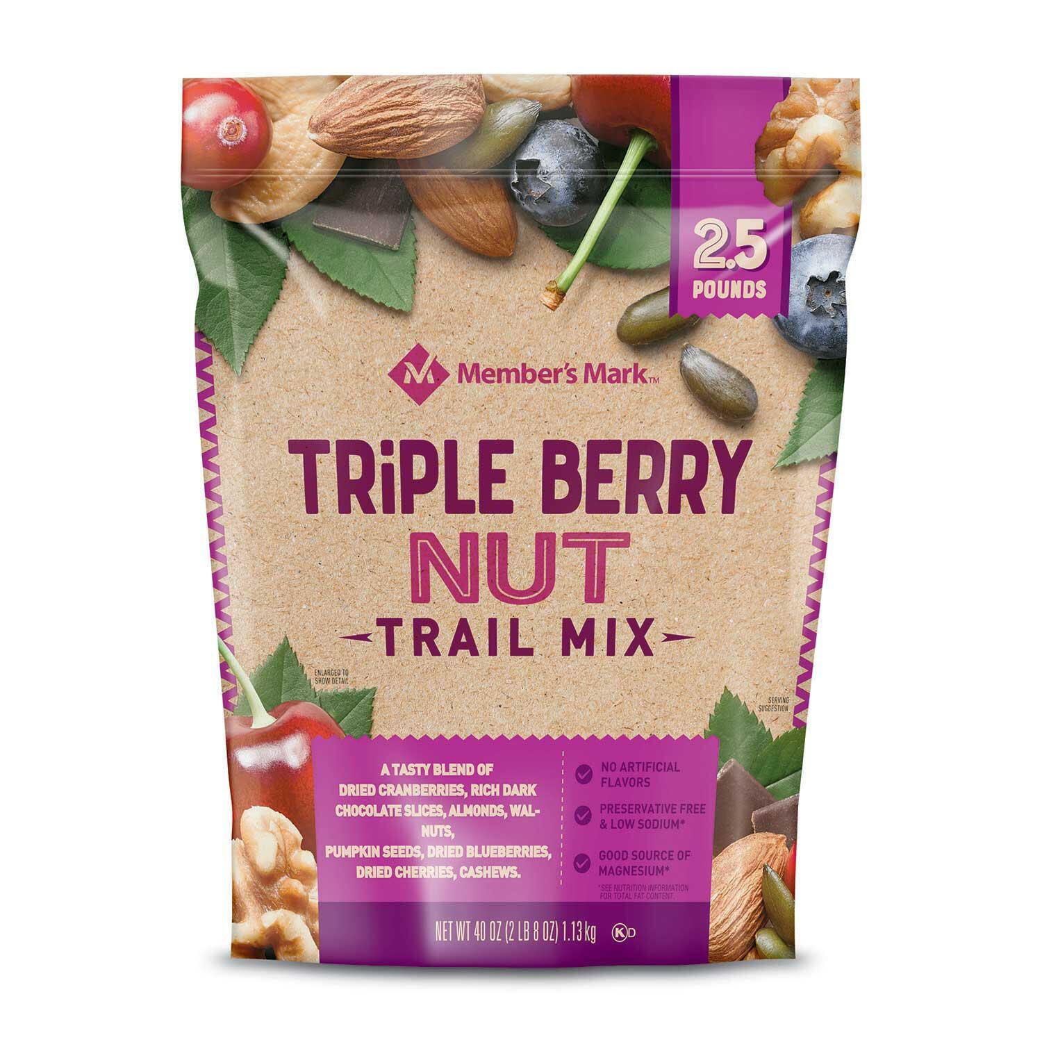 Hỗn hợp hạt và trái cây sấy khô Triple Berry Nut Trail Mix của Member s