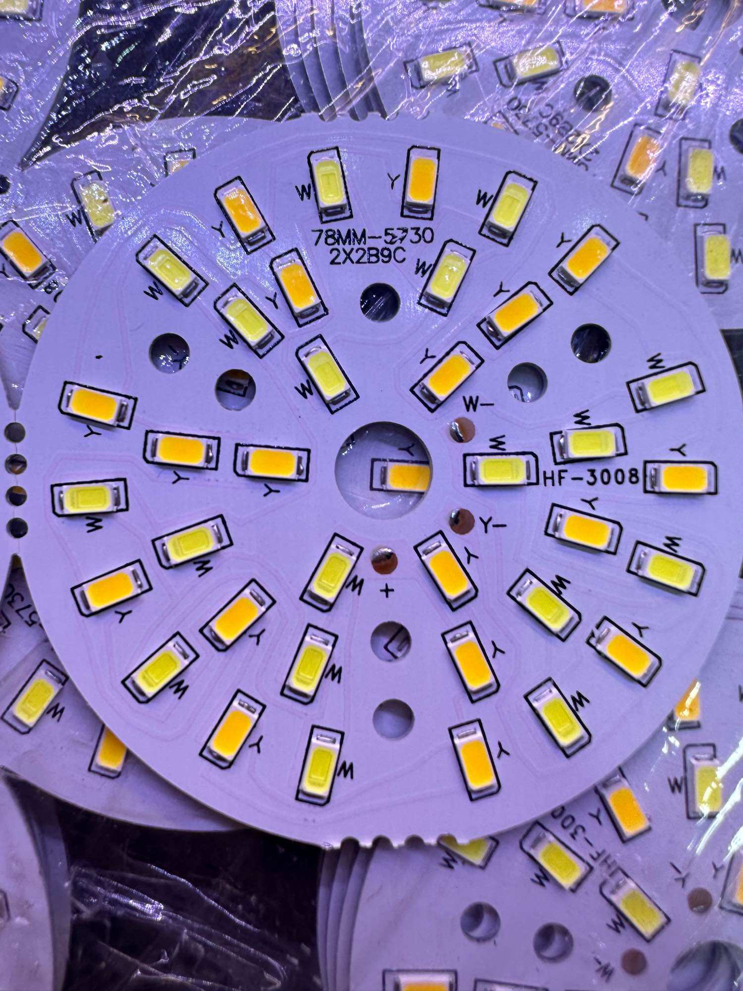 Led miếng 9W 3 màu 78mm dùng qua chấn lưu