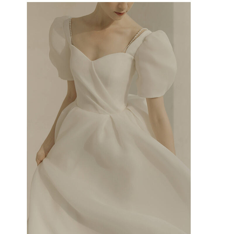 10 mẫu váy cưới nhẹ nhàng nhưng sang trọng cho nàng dâu