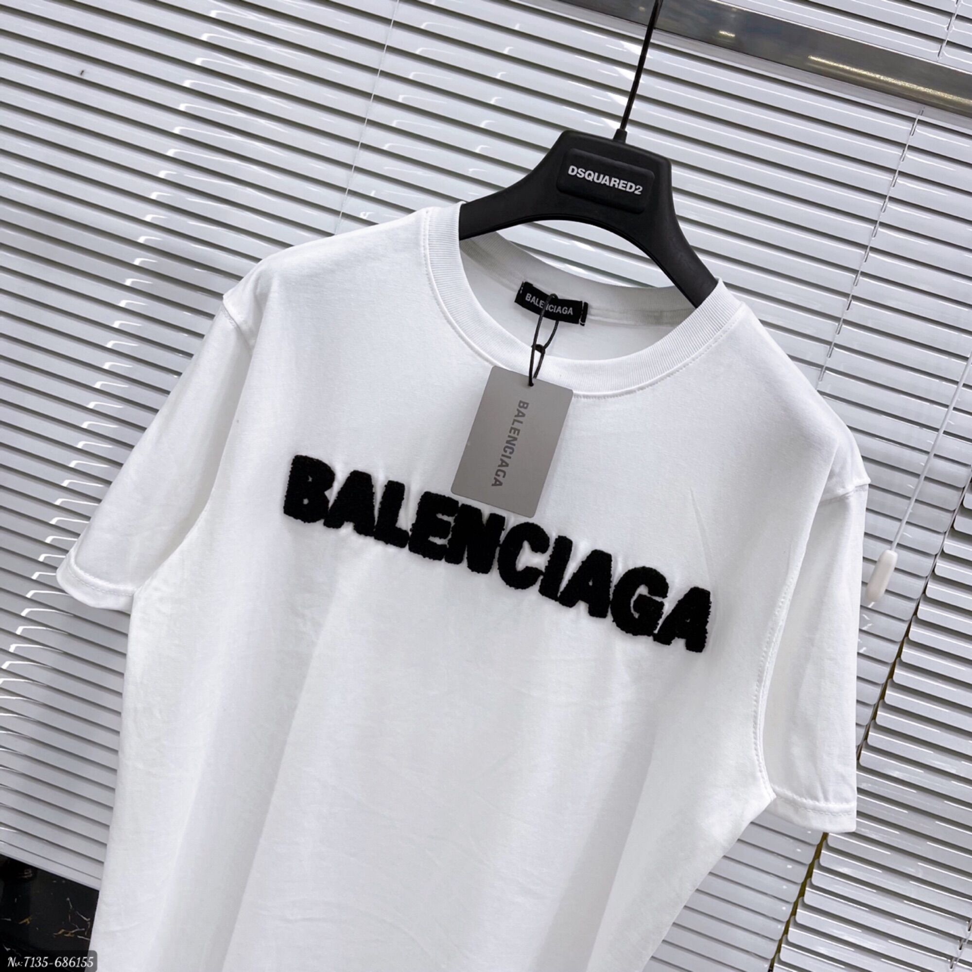 Áo thun balenciaga thêu lông xù về 3 màu cho cac ae