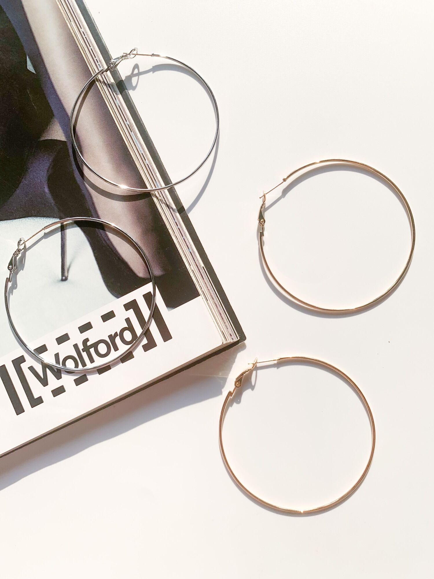 Khoen tròn hoop earrings 6cm chuôi bạc s925 (màu vàng & bạc)