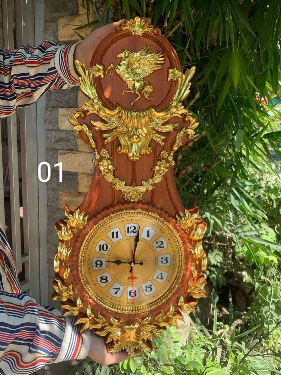 Đồng hồ gỗ treo tường mạ vàng đẹp