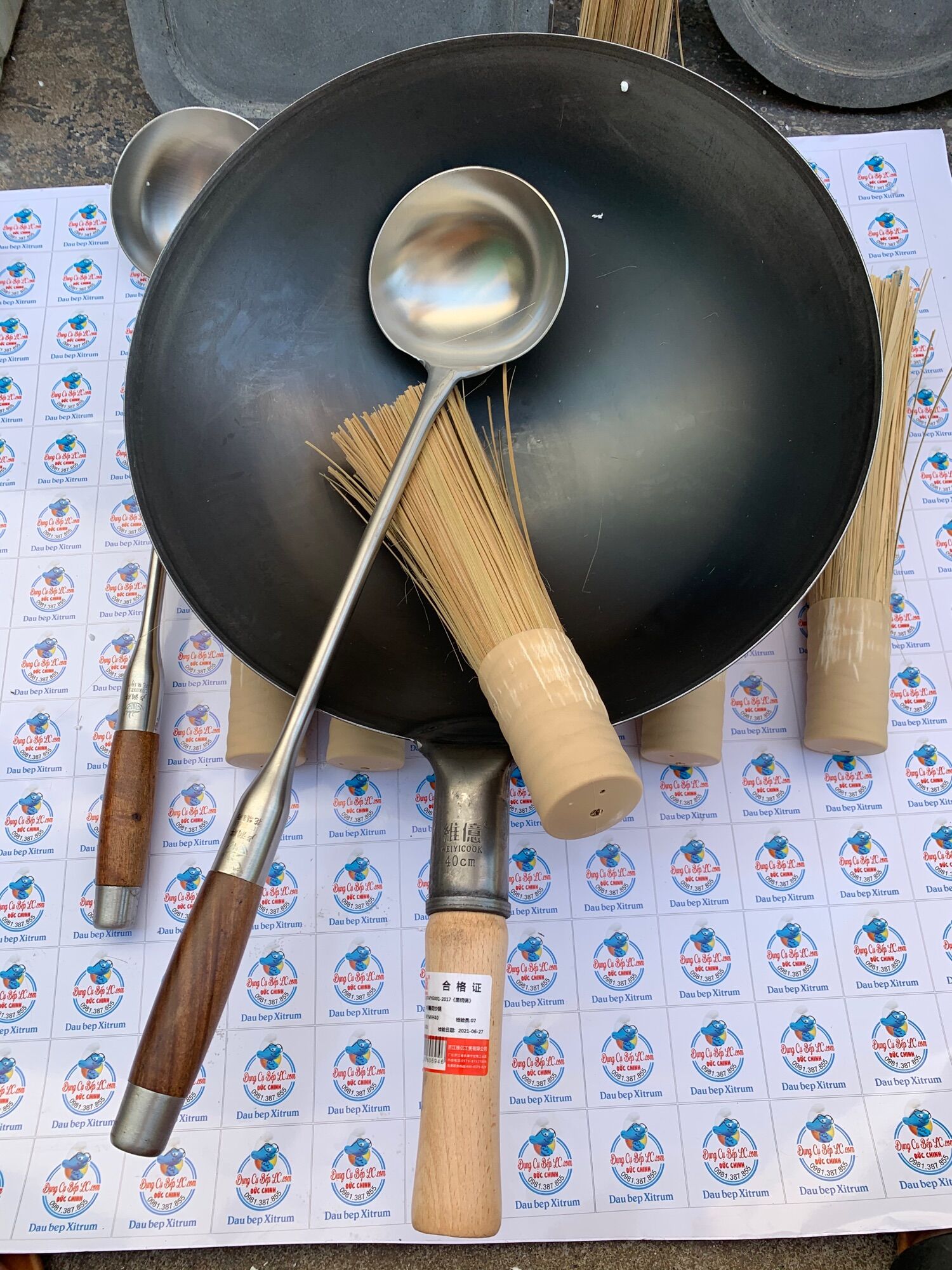 Chảo thép chông dính thép carbon tay cầm gỗ